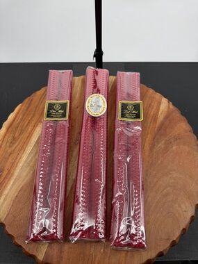 3 Knorr Del Mar candles are hand-rolled 100% beeswax honeycomb embossed red 12”